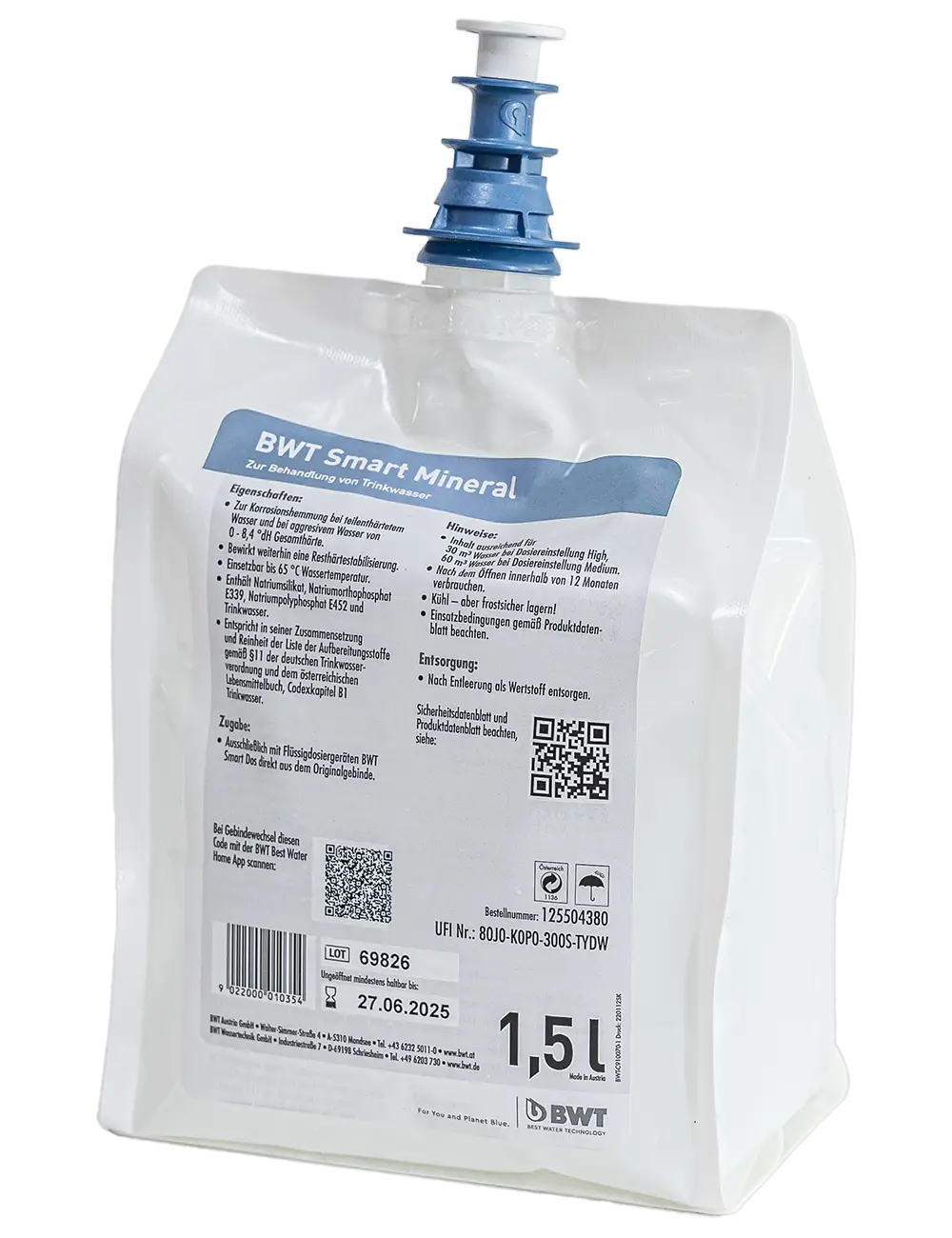 BWT Produkt mit einem weißen Behälter für die Behandlung von Trinkwasser. Auf der Rückseite befinden sich Gebrauchshinweise, Inhaltsstoffe und ein QR-Code.